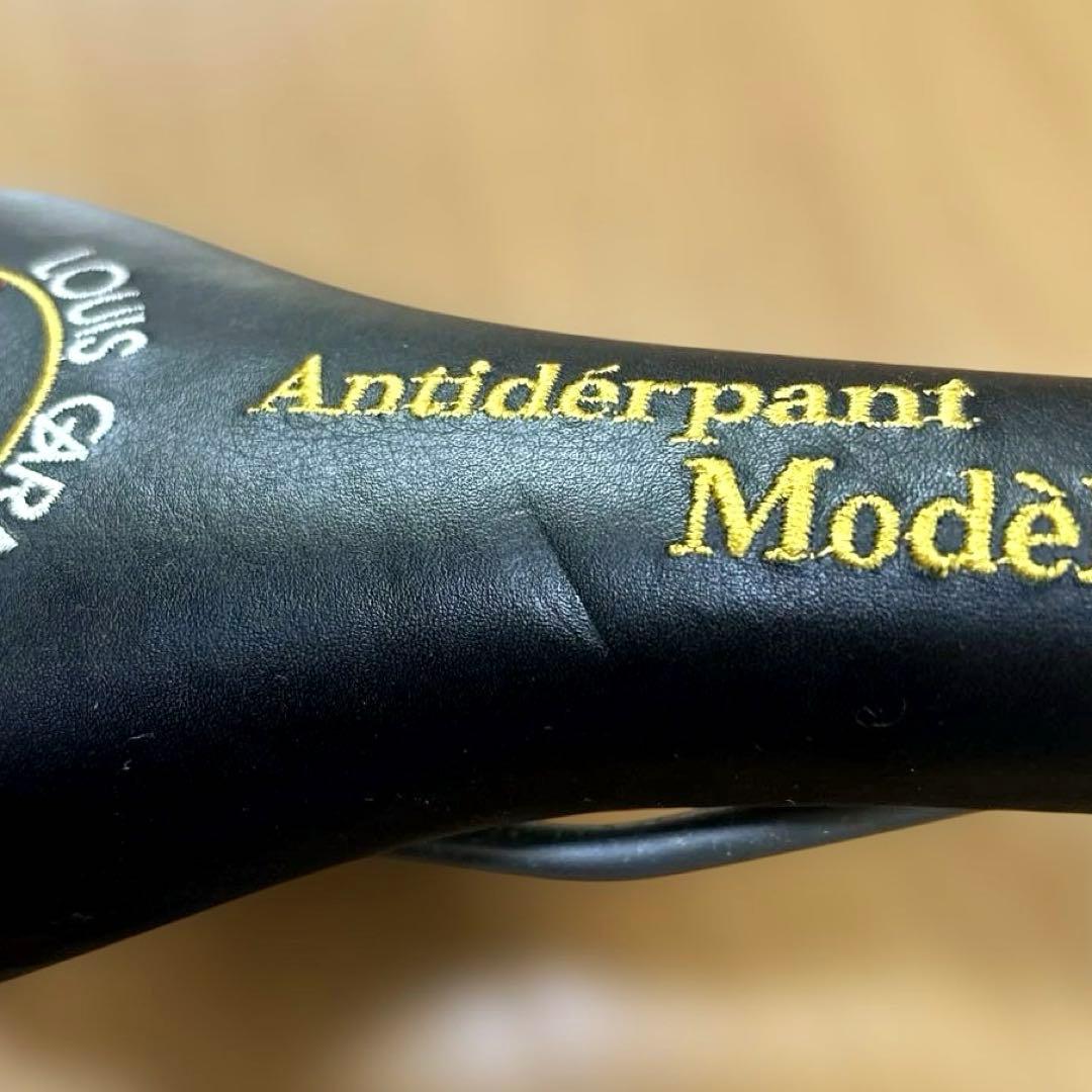ルイガノ Antidérpant Modèle 刺繍入りスポーツサドル