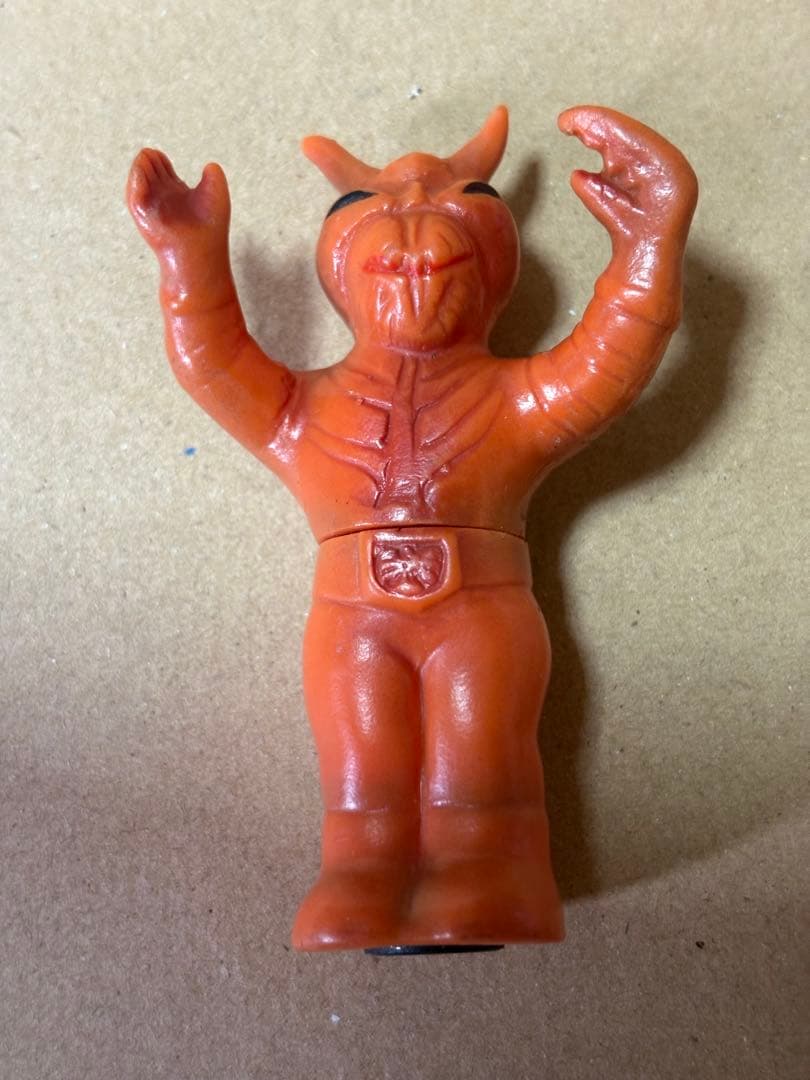 エンゼル　「磁石あそび」シリーズの仮面ライダーソフビ　たぶんカマキリ男