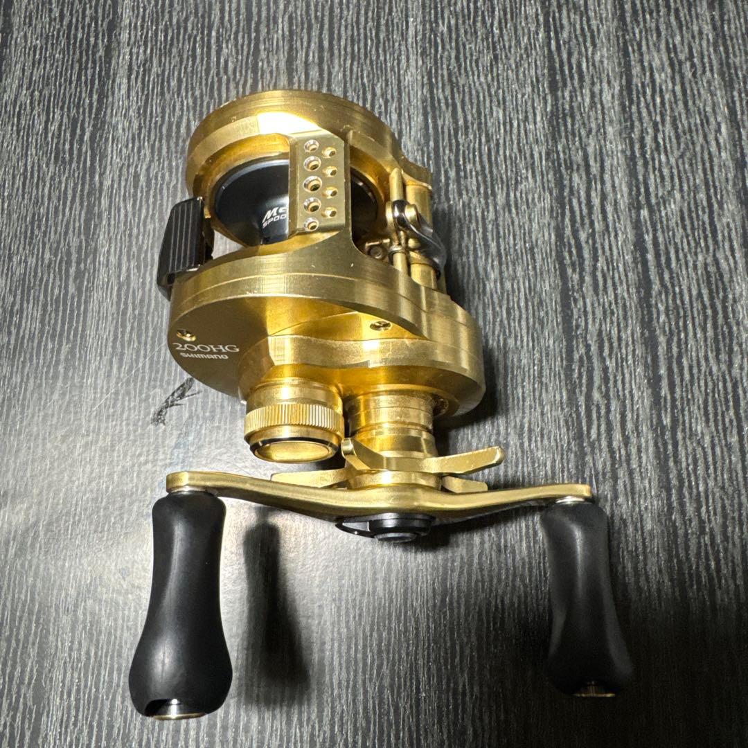シマノ 21 カルカッタコンクエスト 200HG 右ハンドル