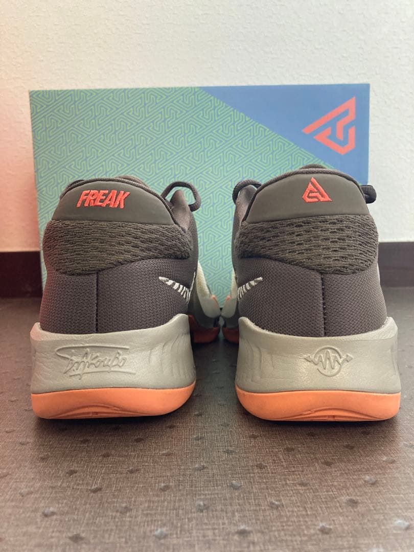 NIKE ZOOM FREAK 4 ヤニス・アデトクンボ 25.5cm バッシュ