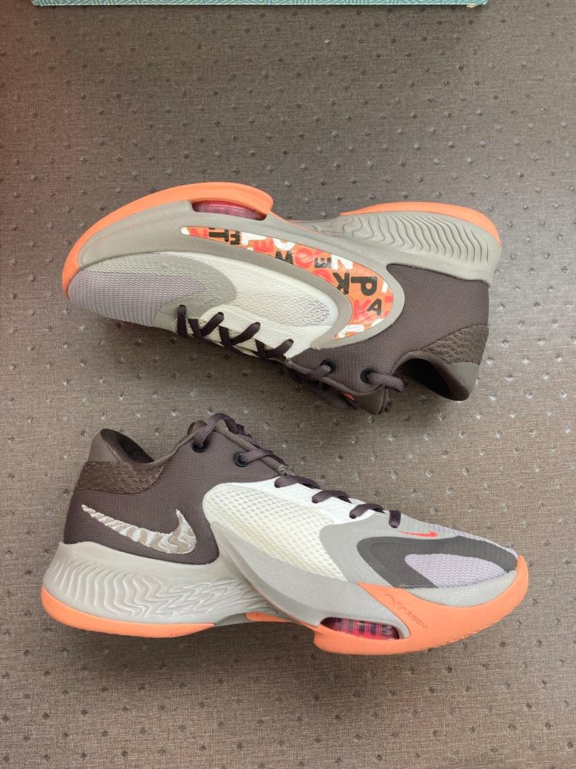 NIKE ZOOM FREAK 4 ヤニス・アデトクンボ 25.5cm バッシュ
