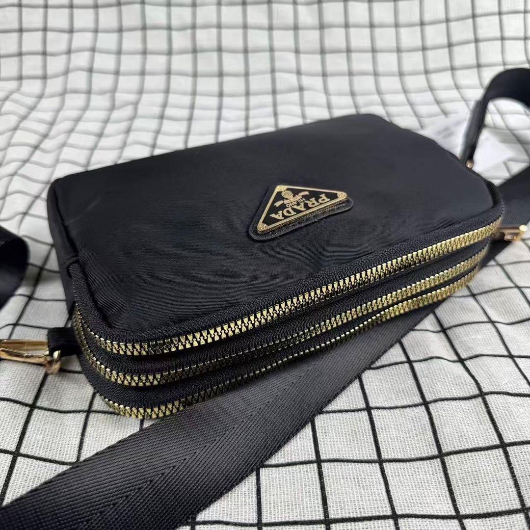 ショルダーバック　PRADA ノベルティ ブラック