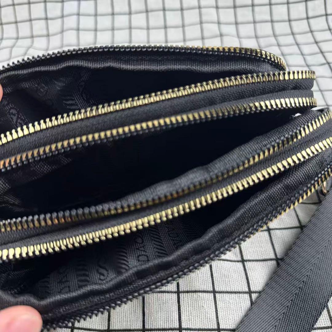 ショルダーバック　PRADA ノベルティ ブラック