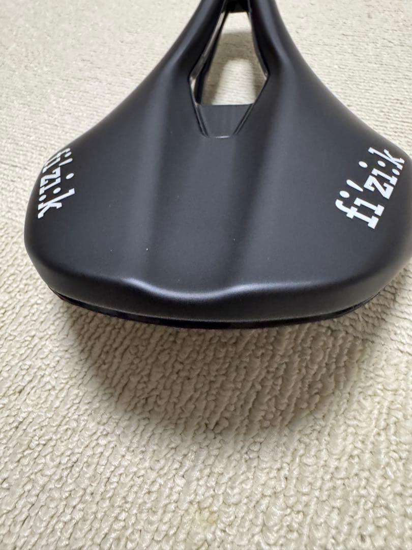 FIZIK ARGO TEMPO R5 サドル 150mm ブラック