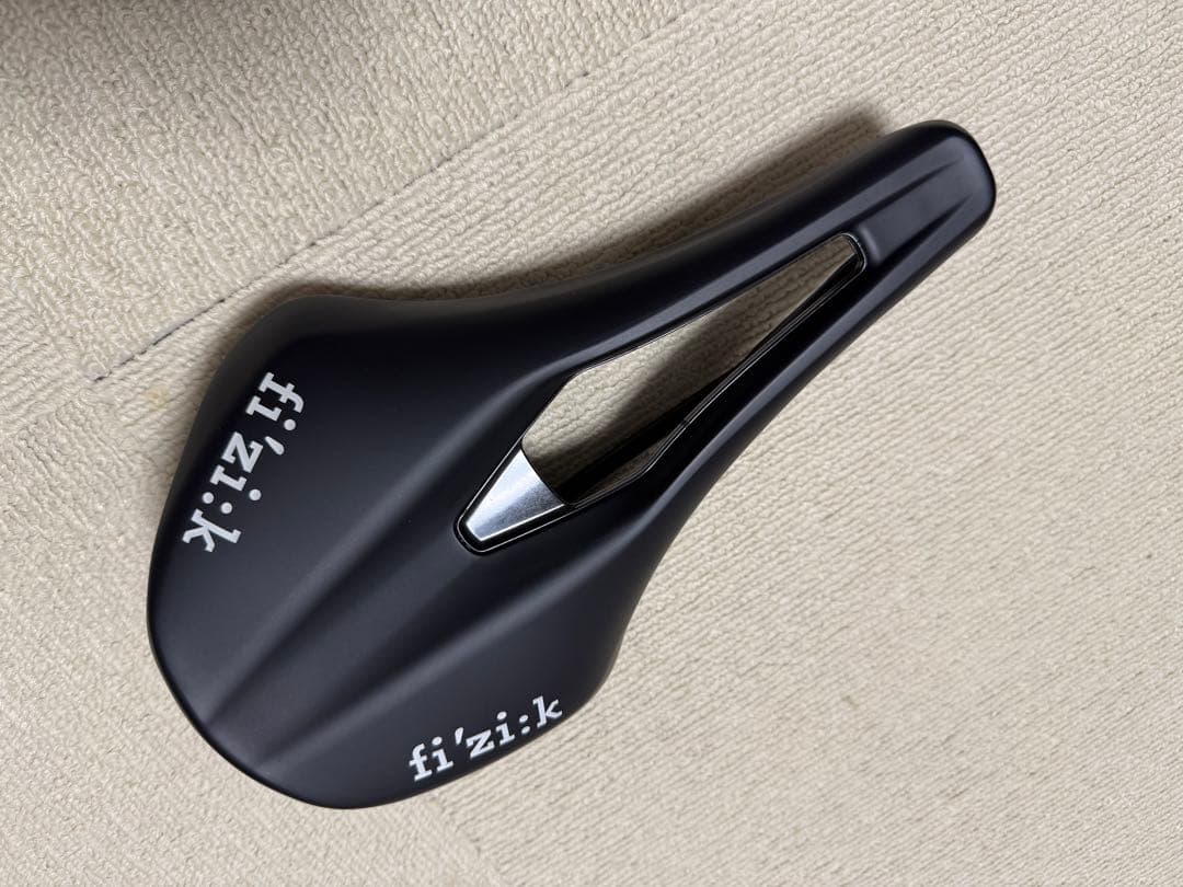 FIZIK ARGO TEMPO R5 サドル 150mm ブラック