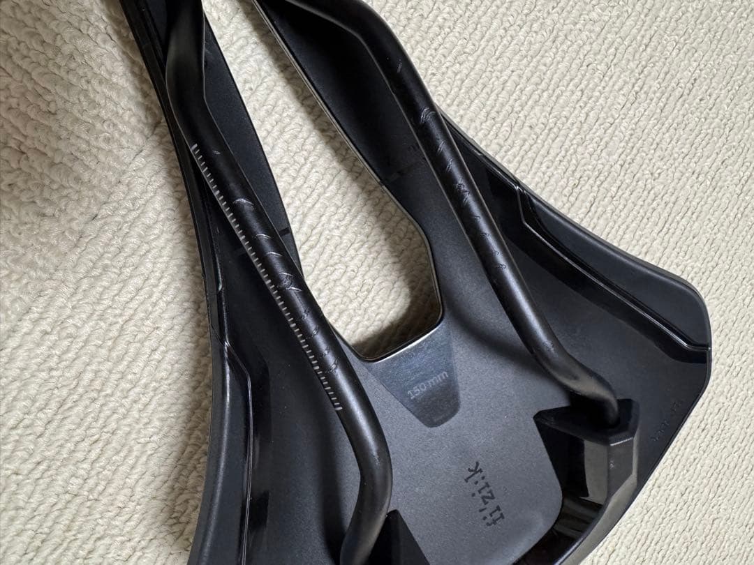 FIZIK ARGO TEMPO R5 サドル 150mm ブラック