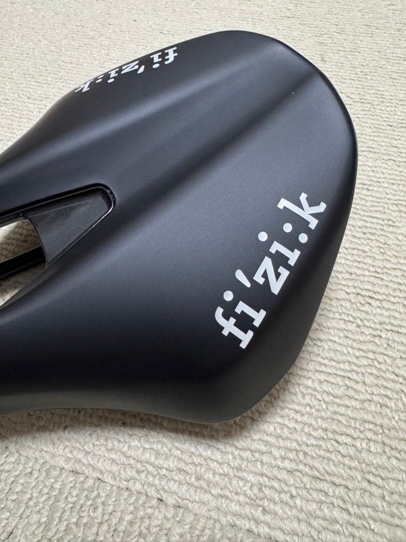 FIZIK ARGO TEMPO R5 サドル 150mm ブラック