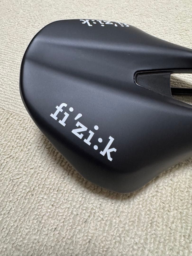 FIZIK ARGO TEMPO R5 サドル 150mm ブラック