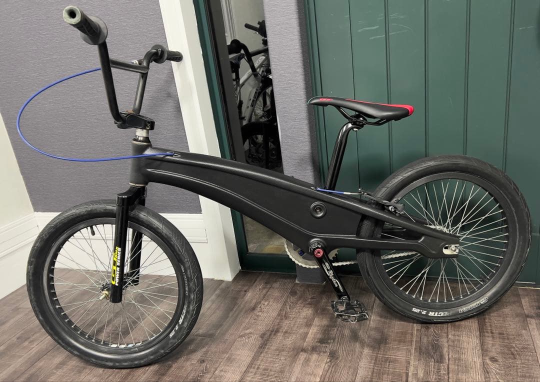 BMXバイク GT ULTRA BOX カーボン 20インチ ブラック