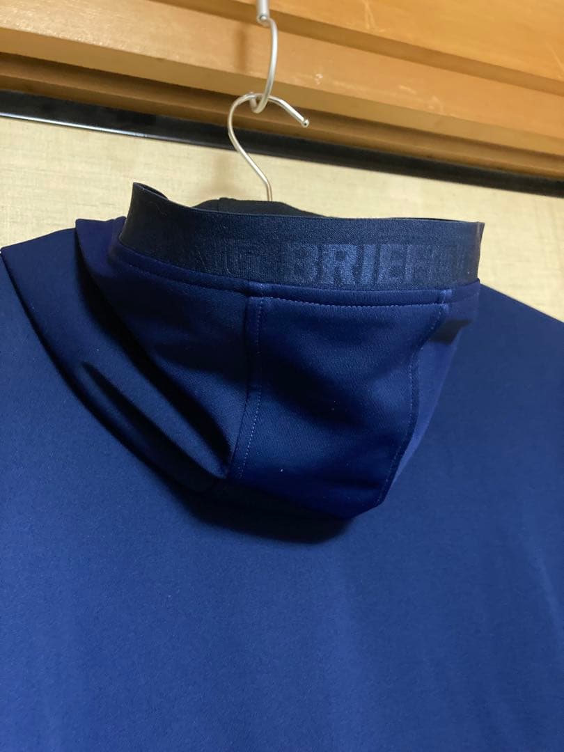 BRIEFING フード付きネイビーシャツ