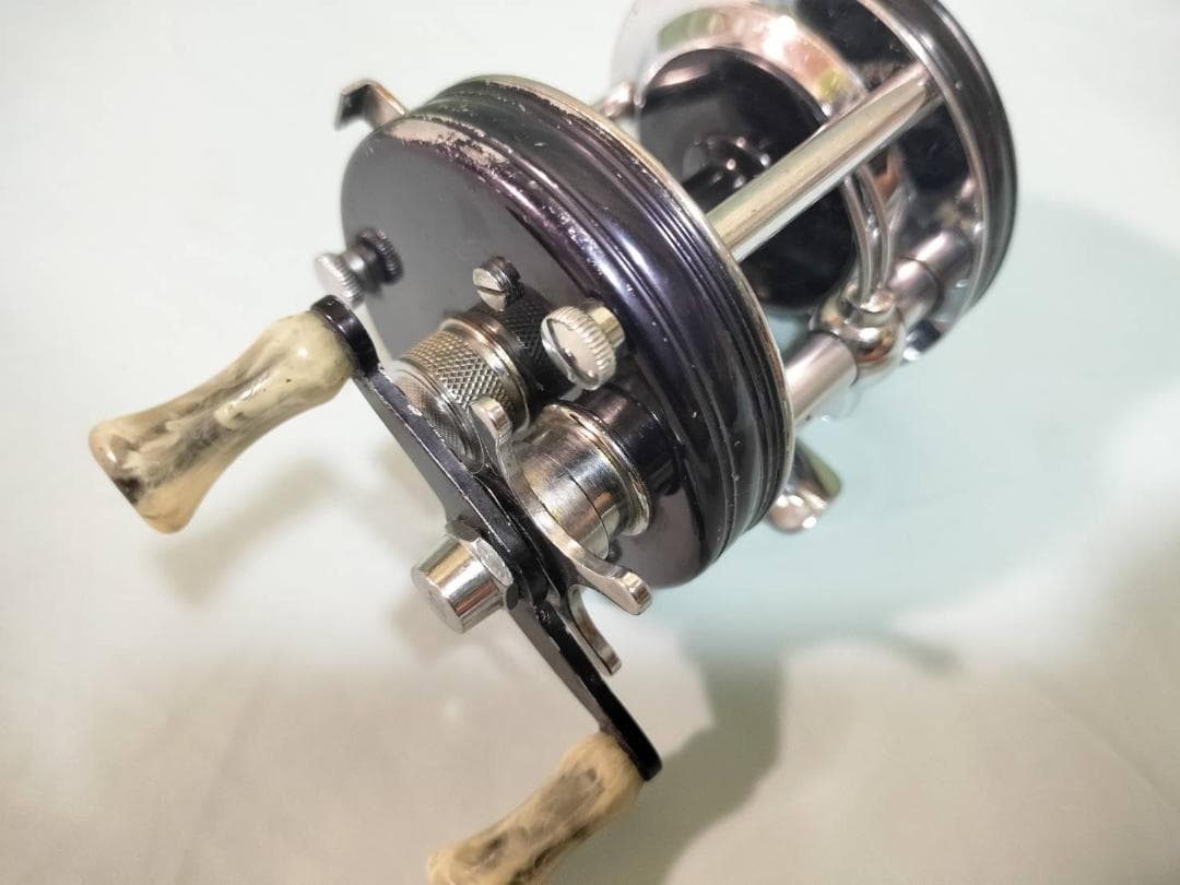 ★アブガルシア　アンバサダー5000C　ビンテージ　リール　ブラック