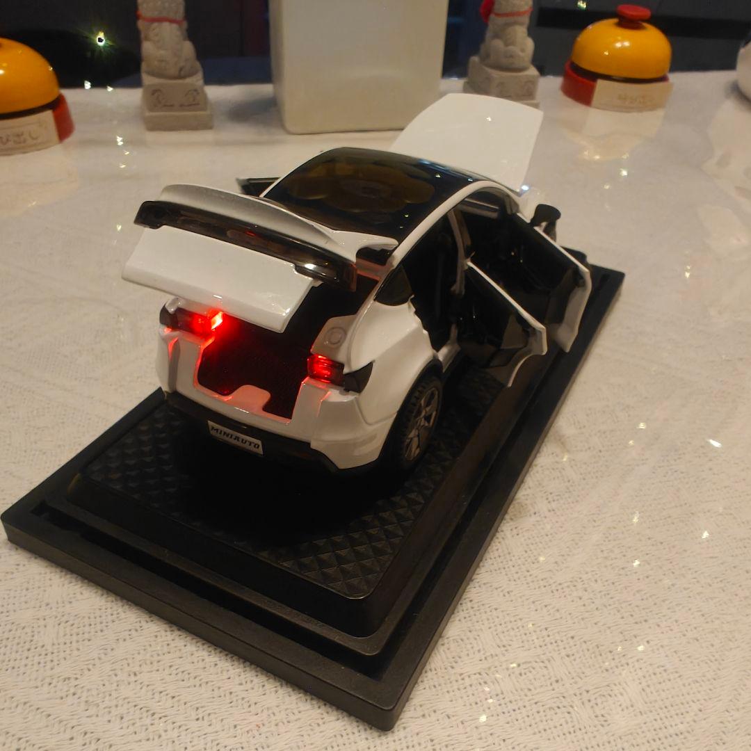 テスラ　Model Y　ロボタクシー　 ミニカー