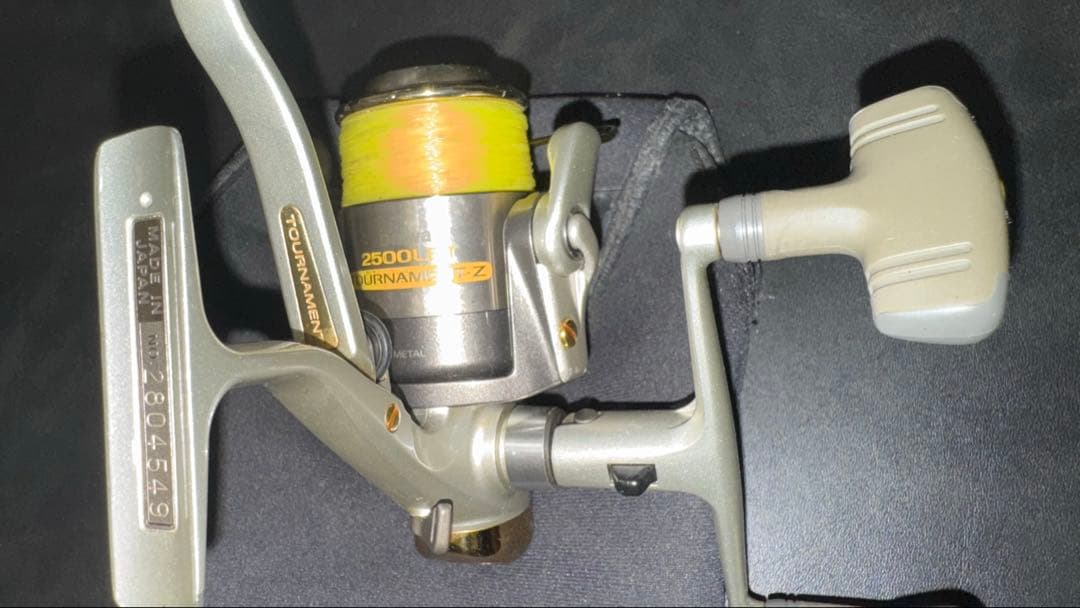 リール Daiwa TOURNAMENT-Z 2500L.BT