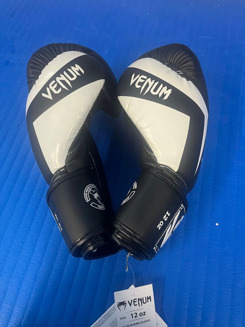 Venum ボクシンググローブ 12oz ブラック/ホワイト