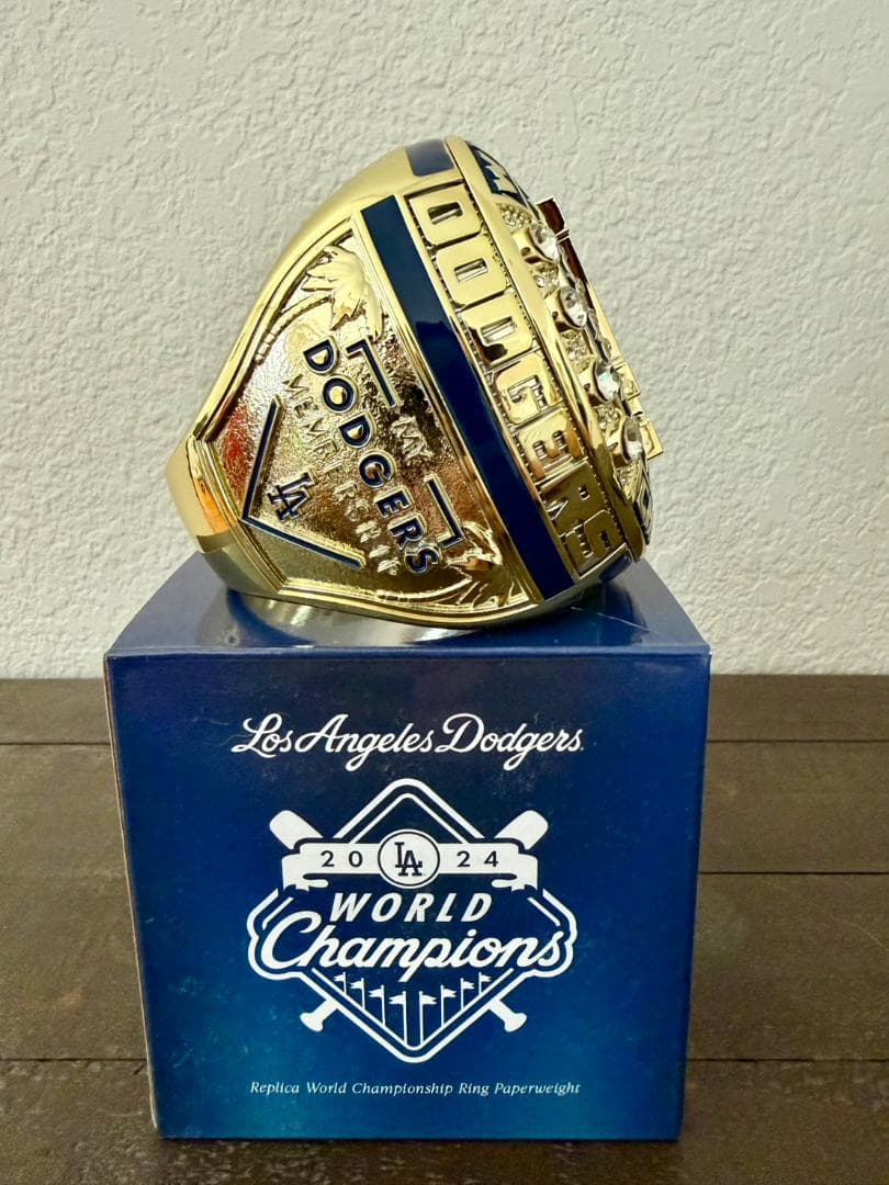 【非売品・限定品】LA Dodgers 2024年特大チャンピオンリングレプリカ