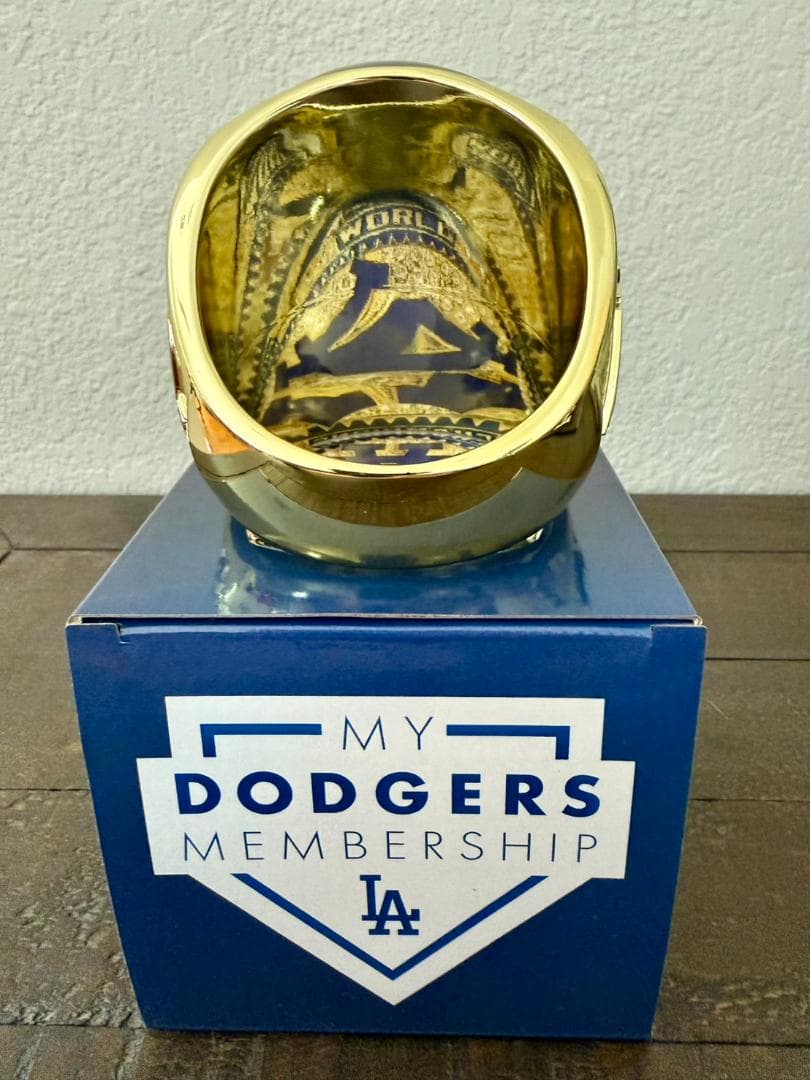 【非売品・限定品】LA Dodgers 2024年特大チャンピオンリングレプリカ