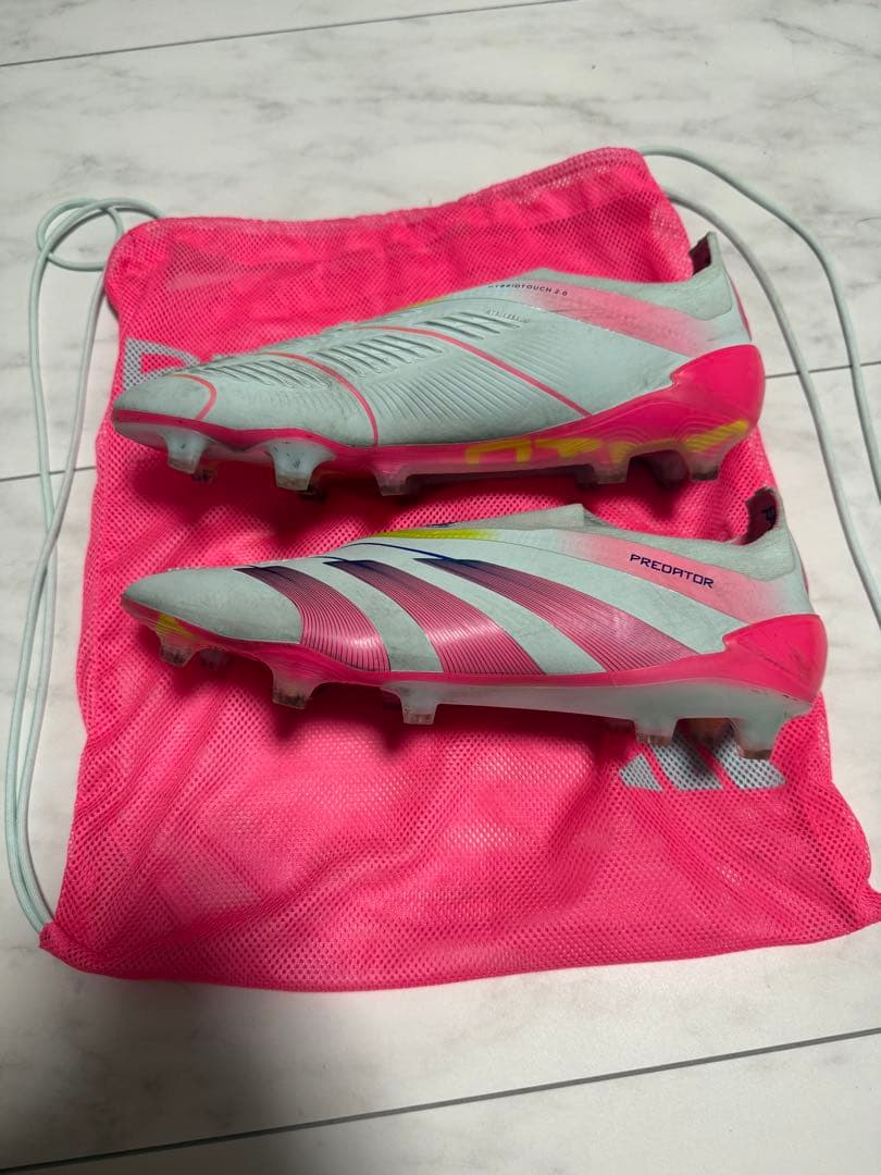 サッカースパイク　アディダス　プレデター　エリート　レースレス　FG 28cm