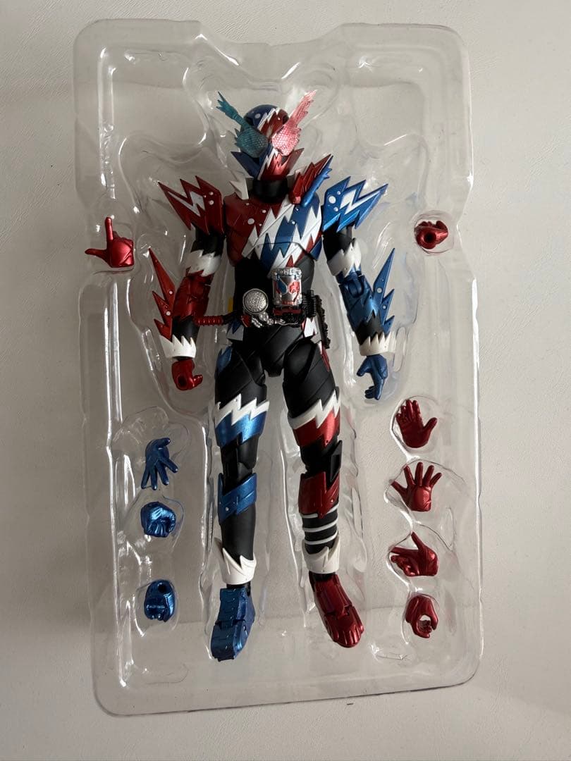 s.h.figuarts仮面ライダービルド ラビットタンクスパークリングフォーム