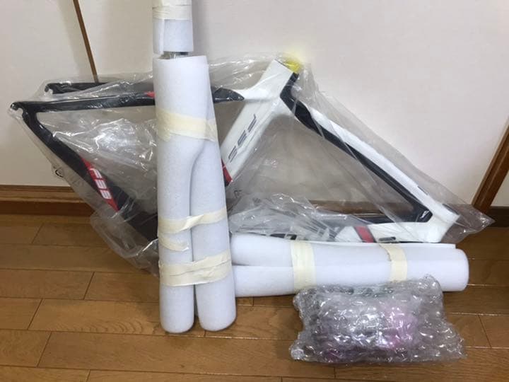 ロードバイク フルカーボンフレーム