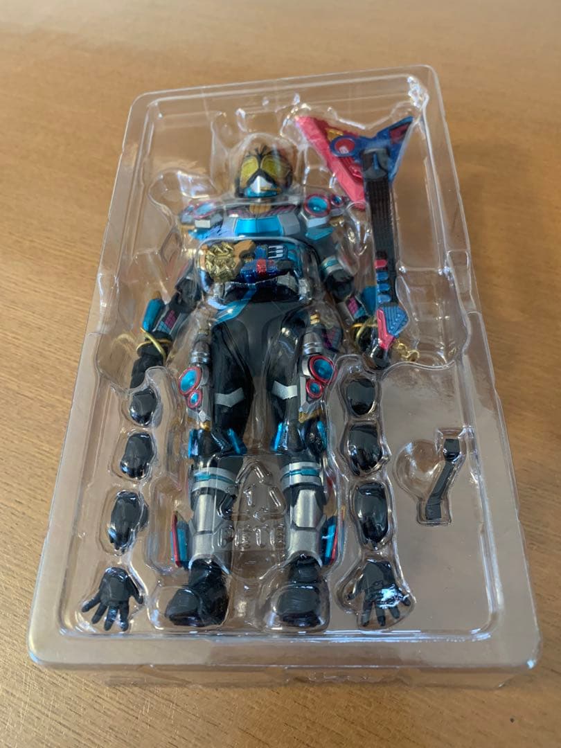 S.H.Figuarts 仮面ライダーナーゴ フィーバービートフォーム