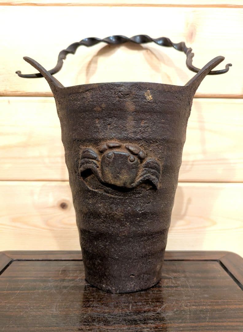 南部鉄器　三岩堂　吊り下げ花瓶　カニ彫刻の鉄瓶　ヴィンテージ　アンティーク