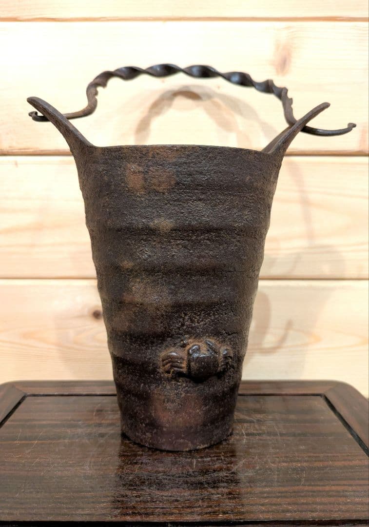 南部鉄器　三岩堂　吊り下げ花瓶　カニ彫刻の鉄瓶　ヴィンテージ　アンティーク