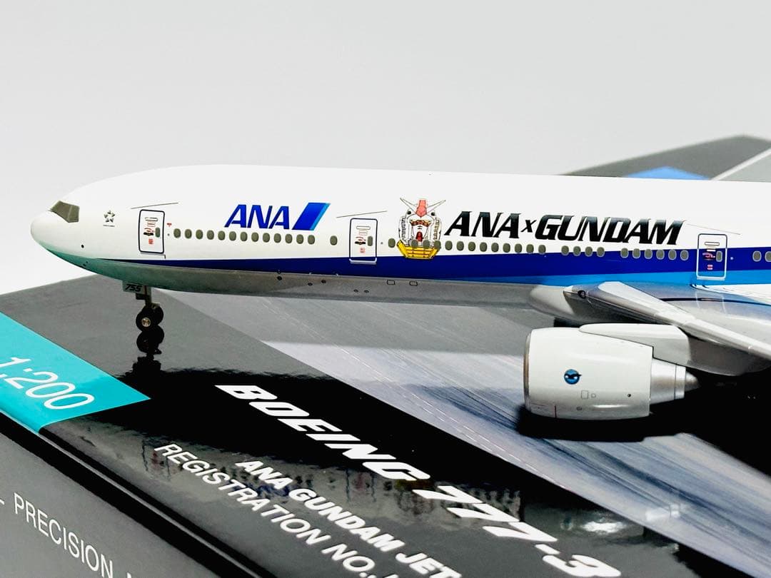 全日空商事1/200 B777-300 ANAガンダムジェット NH20035