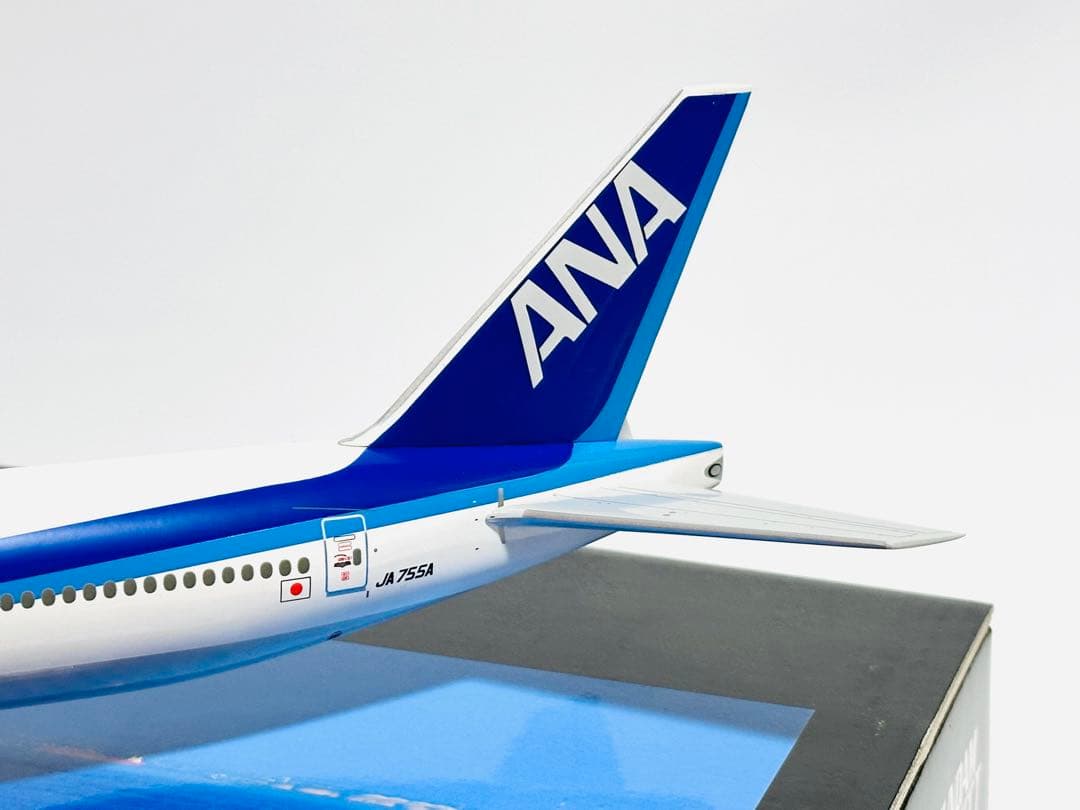 全日空商事1/200 B777-300 ANAガンダムジェット NH20035