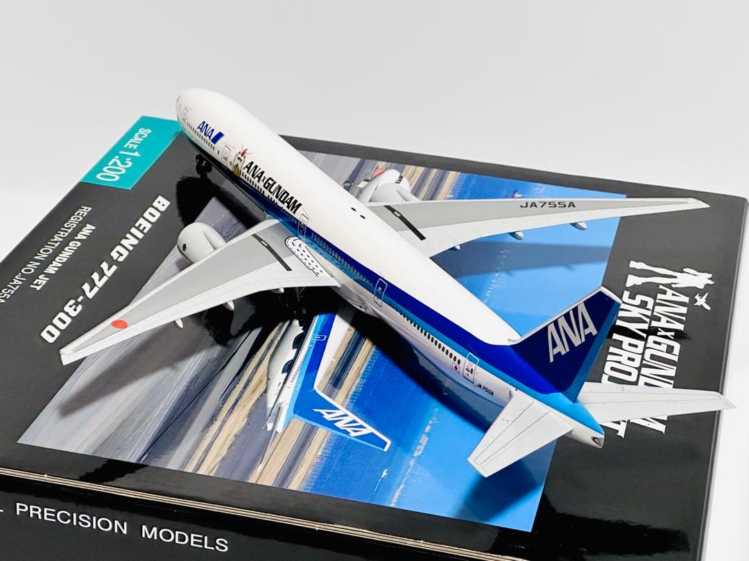 全日空商事1/200 B777-300 ANAガンダムジェット NH20035