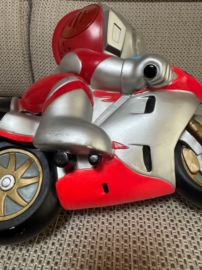 ウルトラマン　レーシング　貯金箱