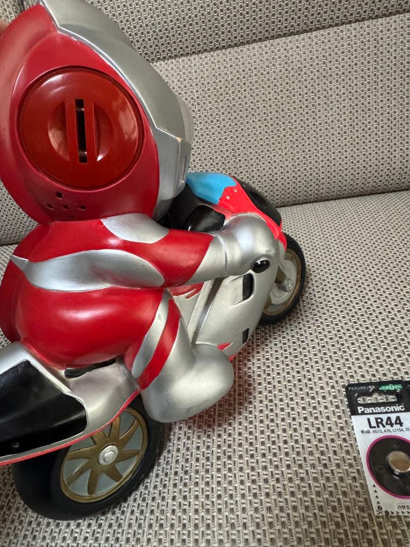 ウルトラマン　レーシング　貯金箱