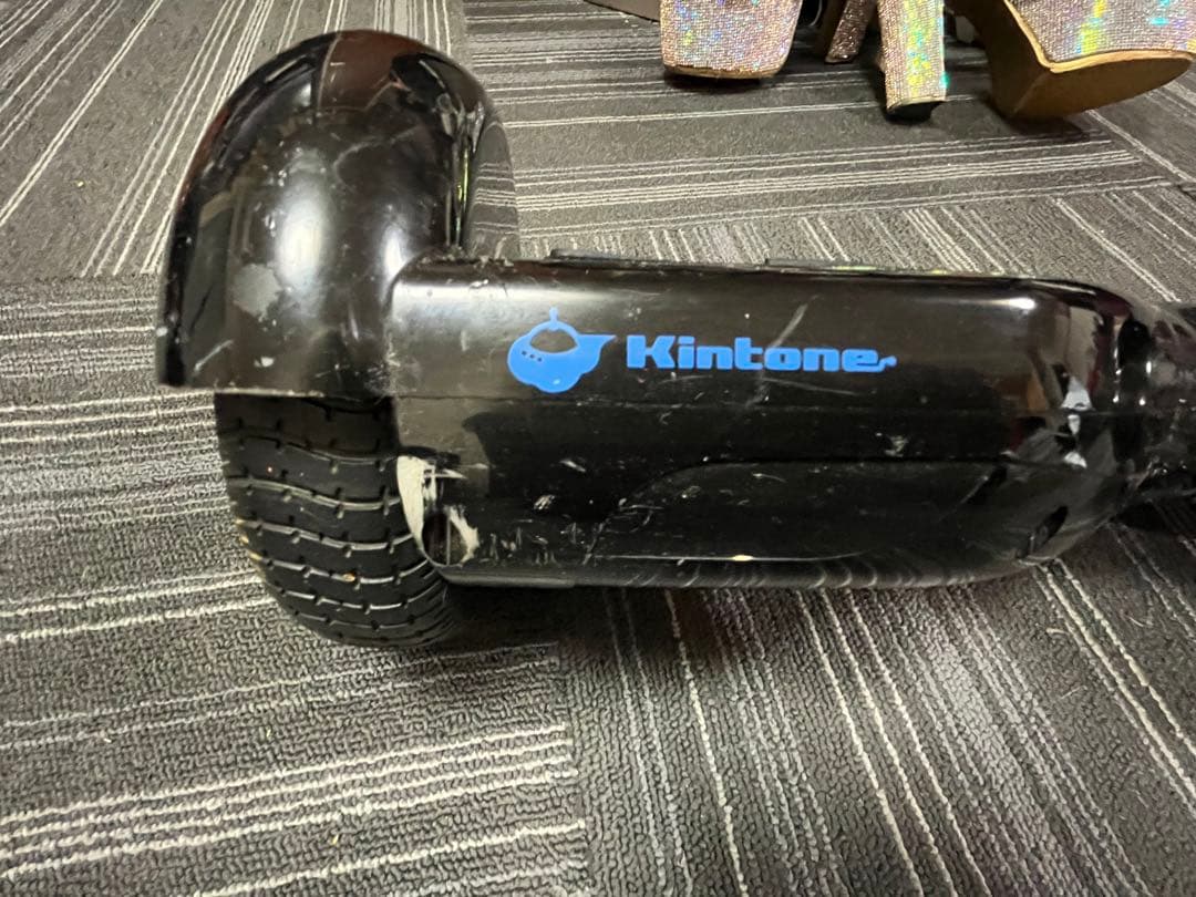 Kintone 電動スケボー 黒　充電器セット