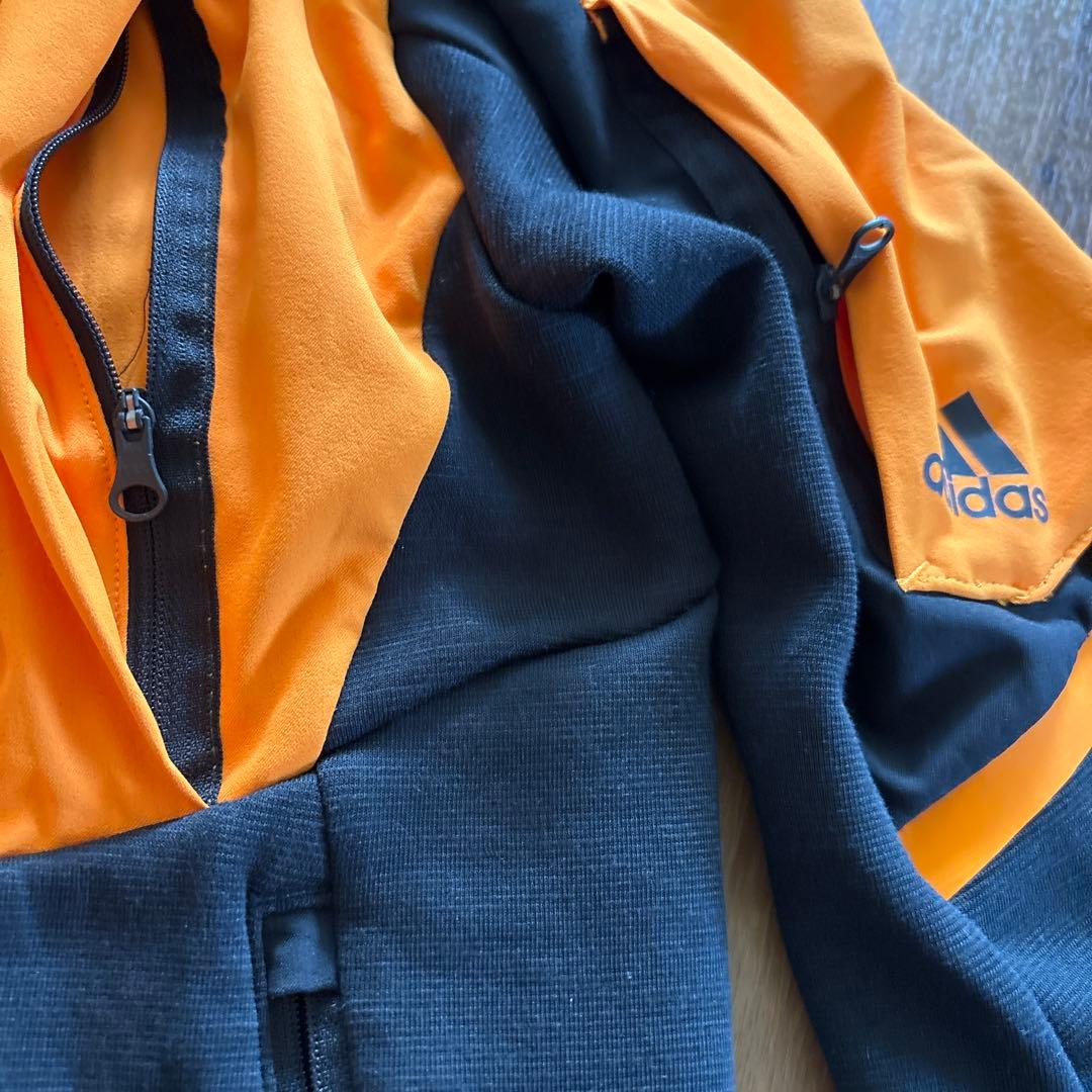 adidas フード付きジャージ上下セット 黒/オレンジ