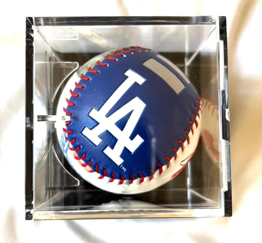 ドジャース 大谷翔平 2025個限定 サイン/画像/背番号/ケース/スタンド付き