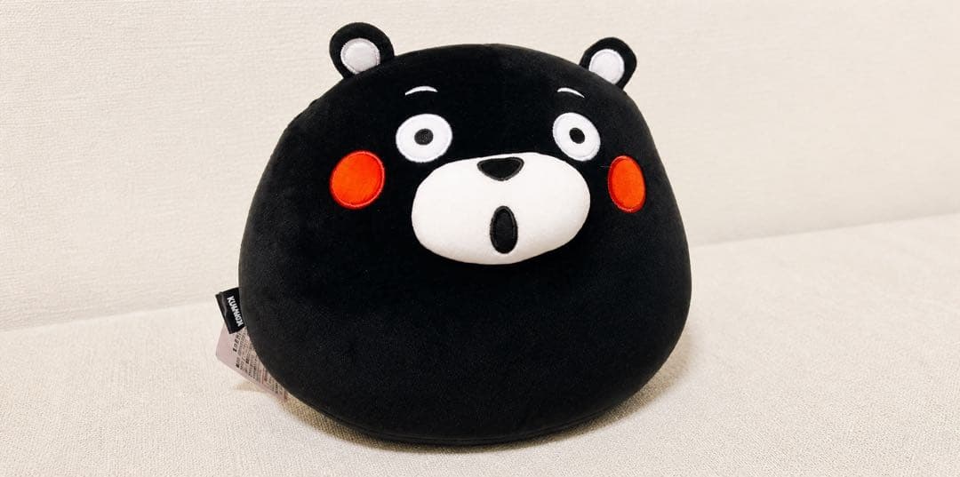 【くまモン】大型もっちりクッション＋限定ピンズ＋ポストカードコレクター向けセット