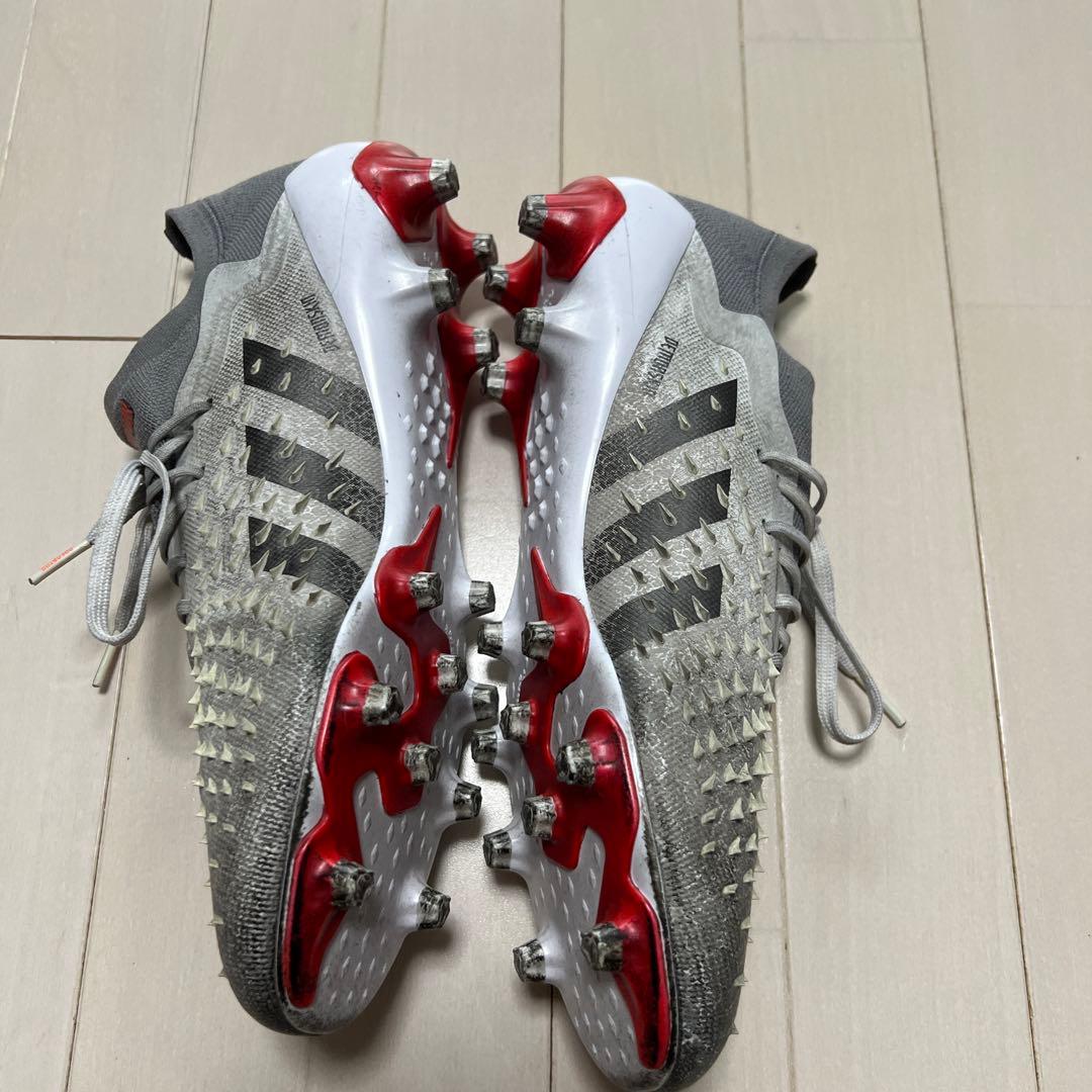 adidas Predator サッカースパイク グレー/レッド
