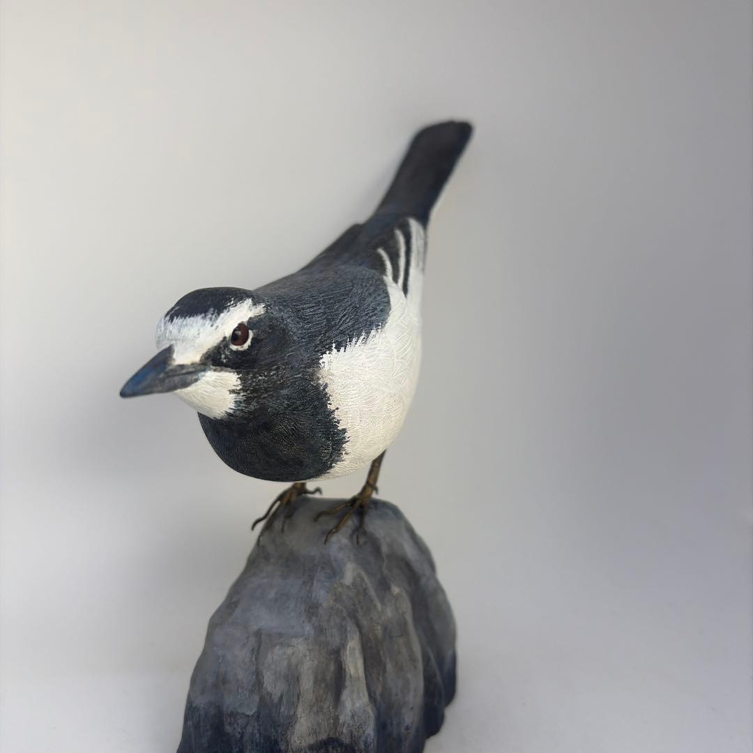 野鳥　セグロセキレイ　木彫り　ハンドメイド　リアルバードカービング　　　一点物