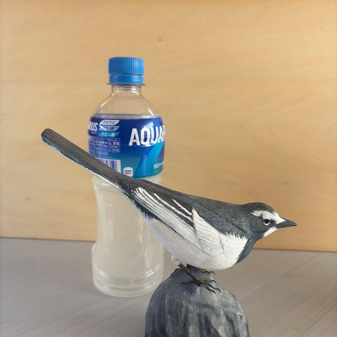 野鳥　セグロセキレイ　木彫り　ハンドメイド　リアルバードカービング　　　一点物