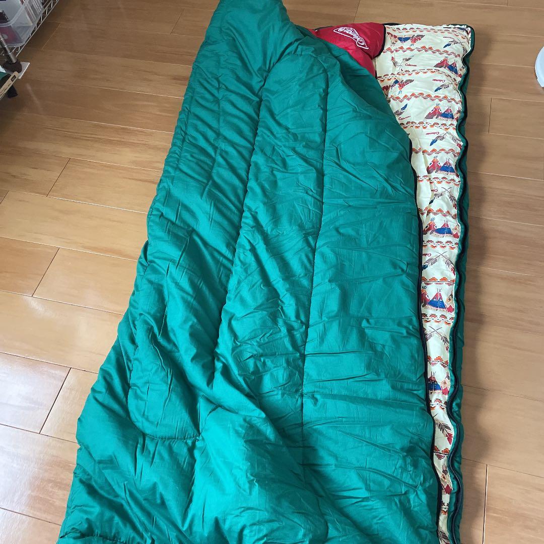 コールマン3シーズン用寝袋です。2回のみ使用済みです。目立った汚れはありません。