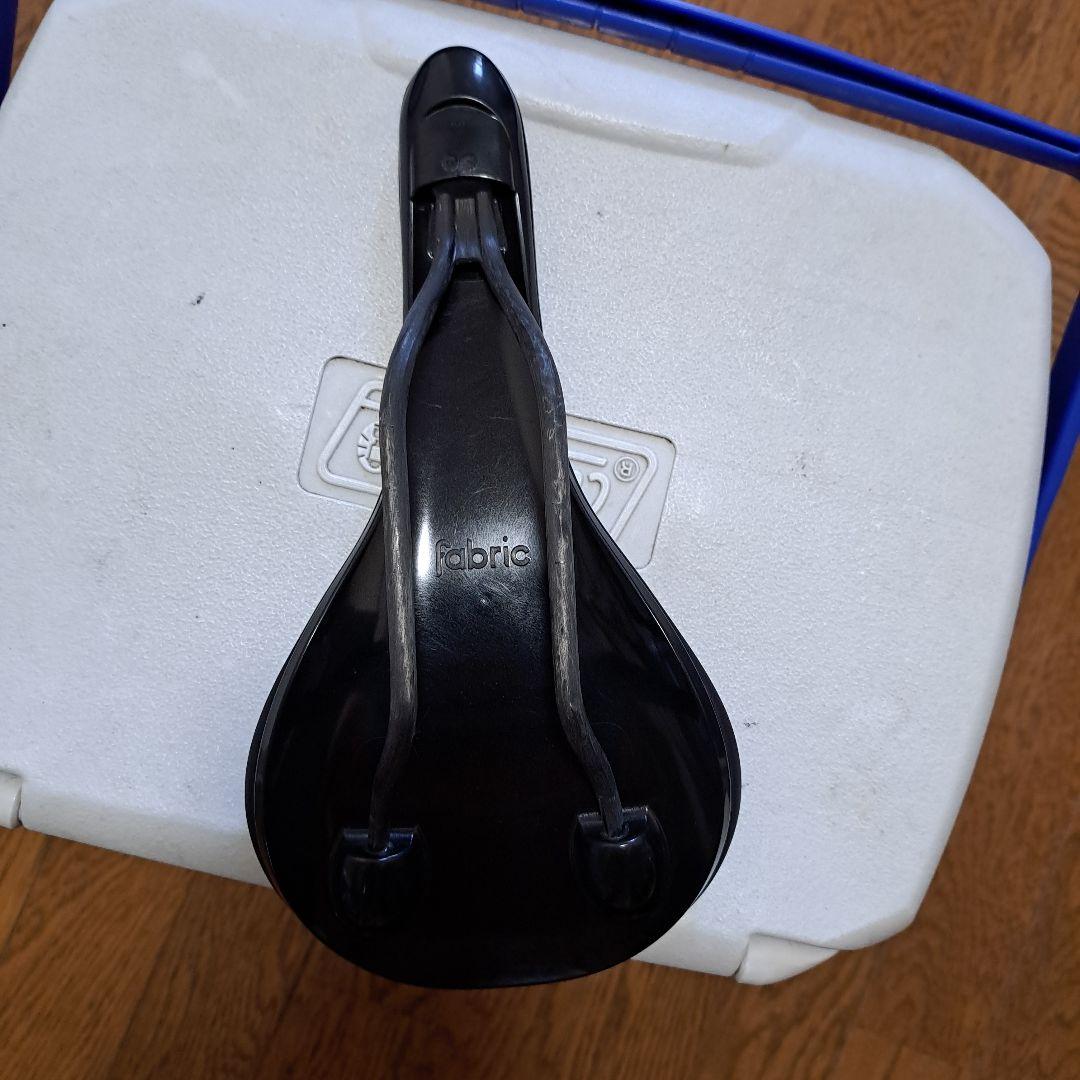 fabric Scoop Pro Team Flat カーボンレールサドル