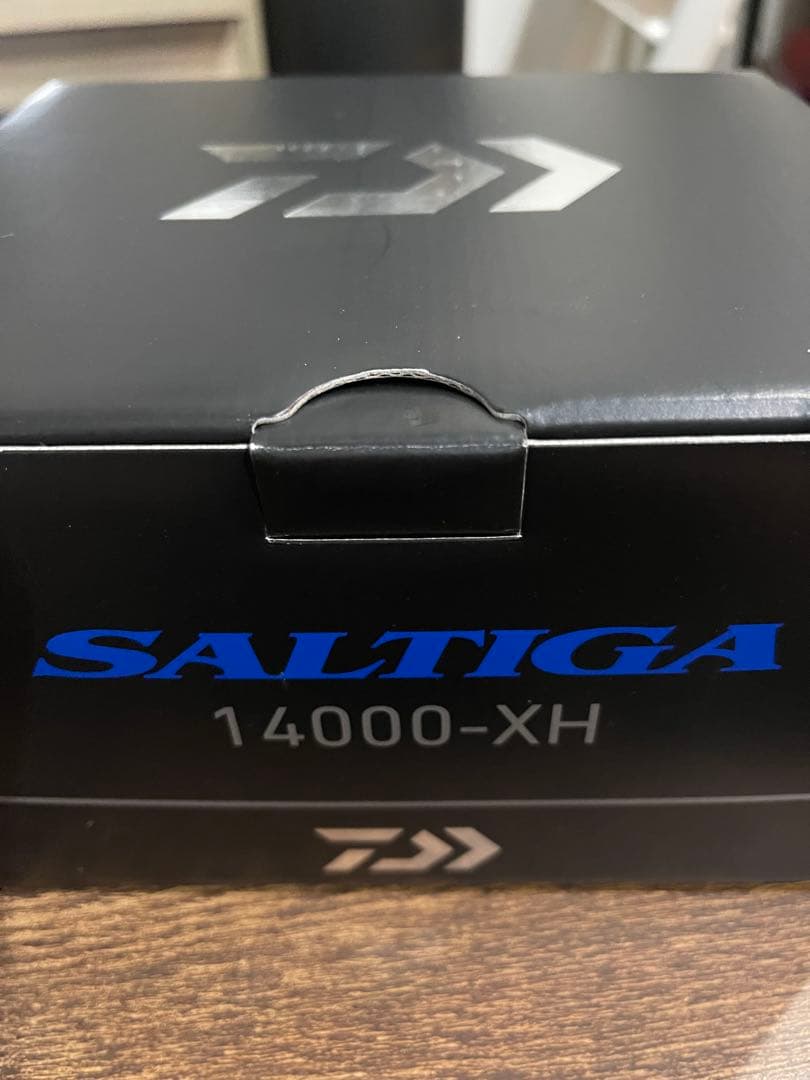 SALITGA 14000-XHスピニングリール 中型 ブラック/ゴールド