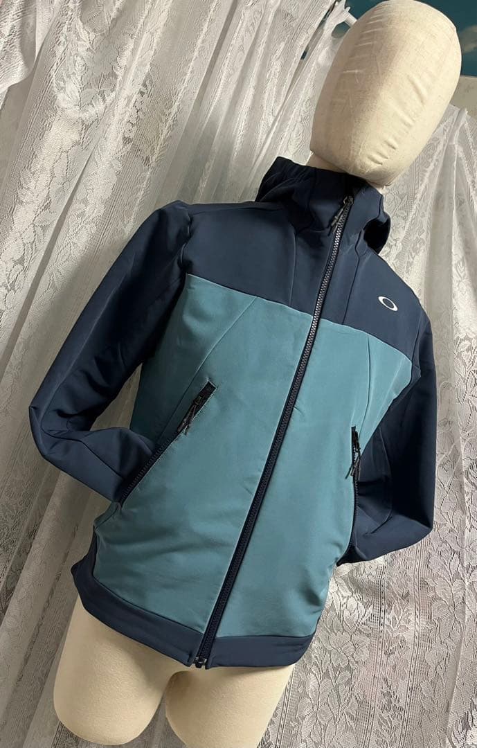 OAKLEY オークリー　ジップアップ　パーカー　ストレッチ　デカロゴ　Ｓサイズ