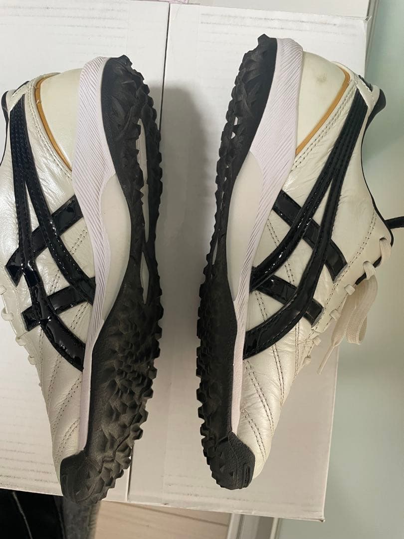 23.5cm アシックス　サッカーシューズ