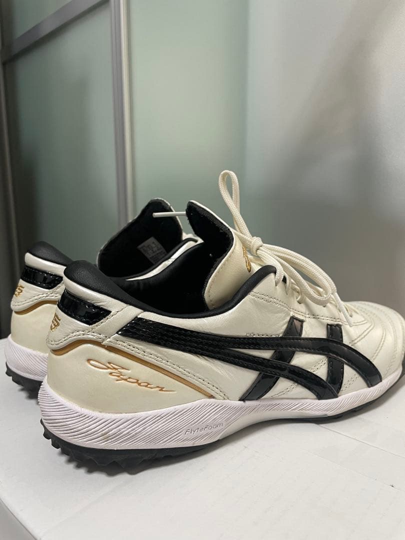 23.5cm アシックス　サッカーシューズ