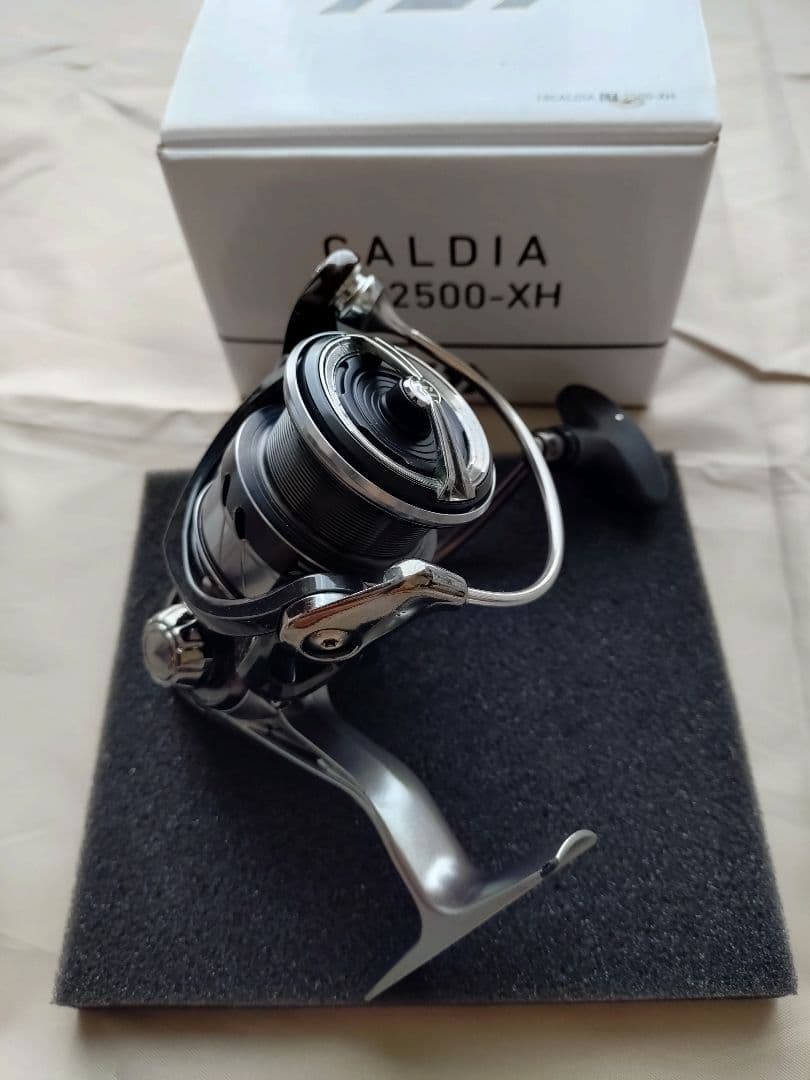 Daiwa 18CALDIA LT 2500-XH スピニングリール 中古品