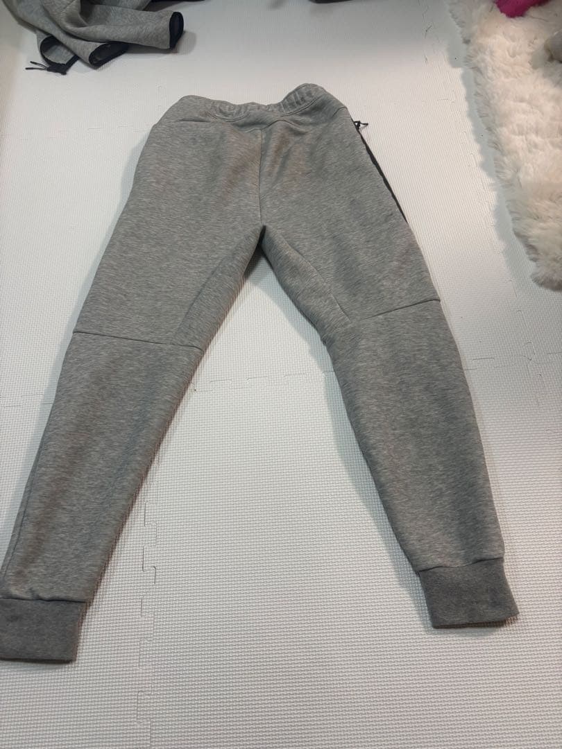 Nikeテックフリースグレー上下s