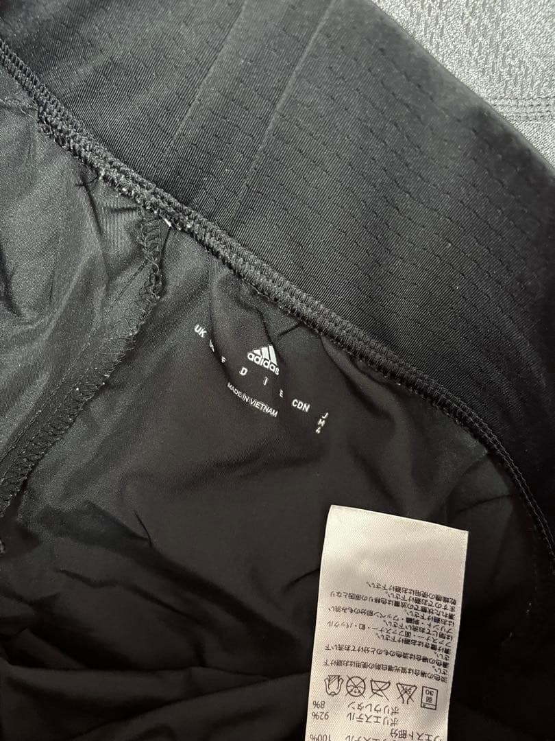 adidas ウィンドブレーカーとショートパンツセット