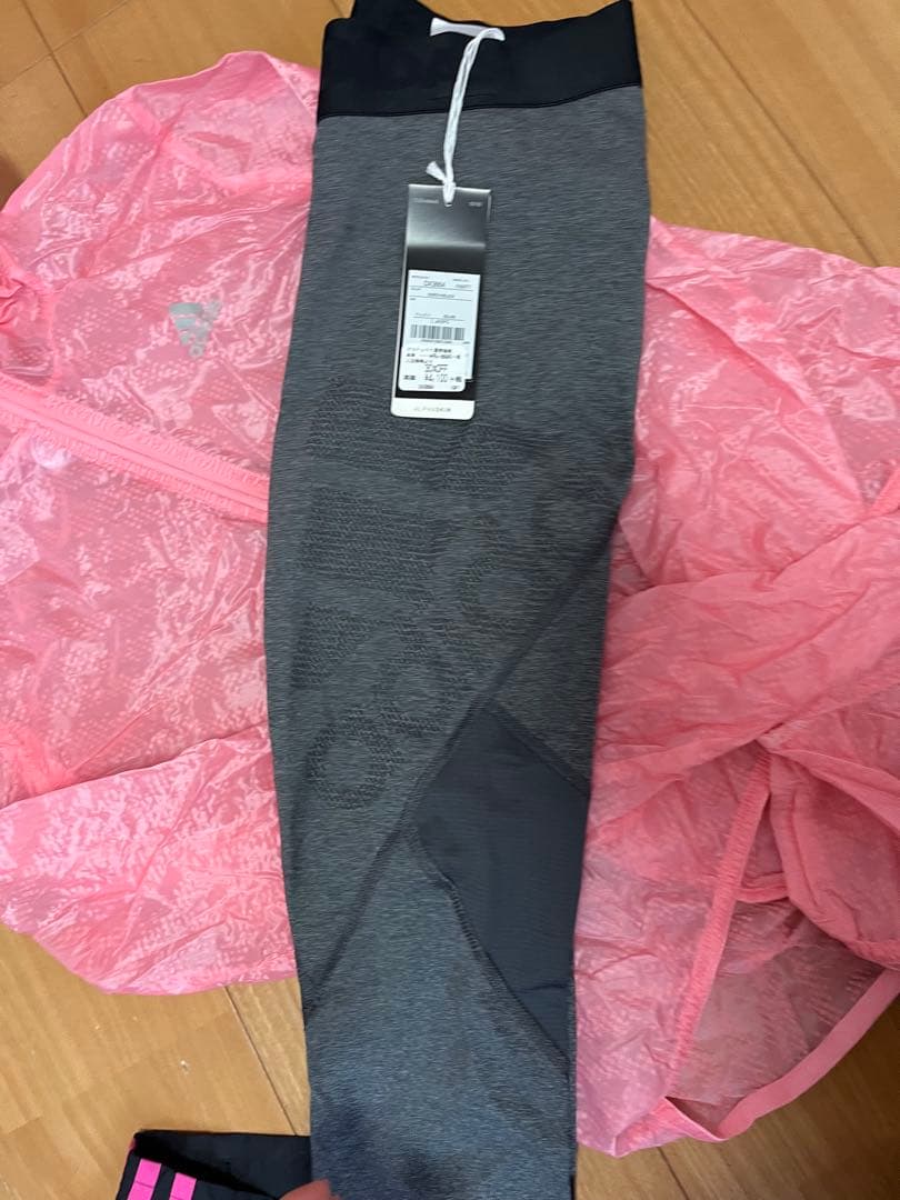 adidas ウィンドブレーカーとショートパンツセット