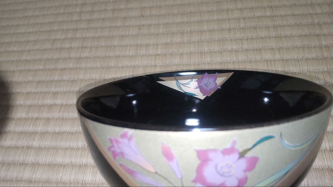 陶器の四季花柄多用途椀、５客セット、椀お盆、陶器箸置き付き