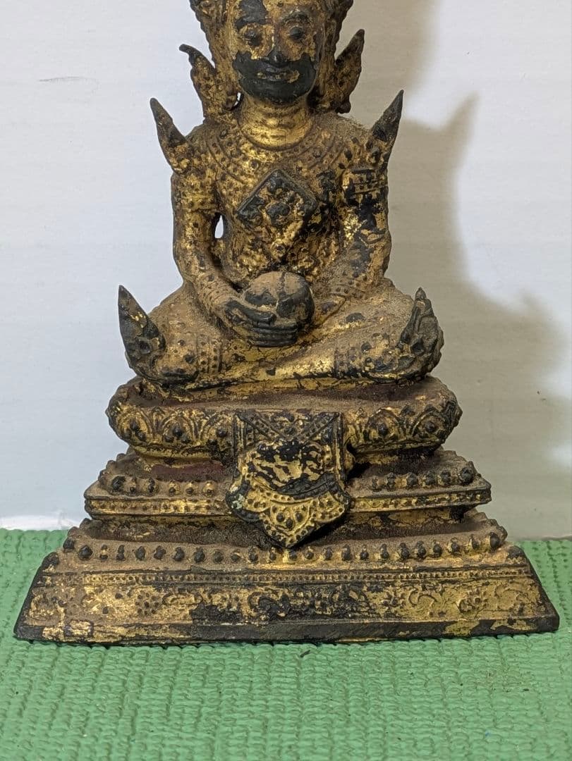 タイのラタナコーシン朝（18世紀〜19世紀頃）に作られた、青銅像　神像。